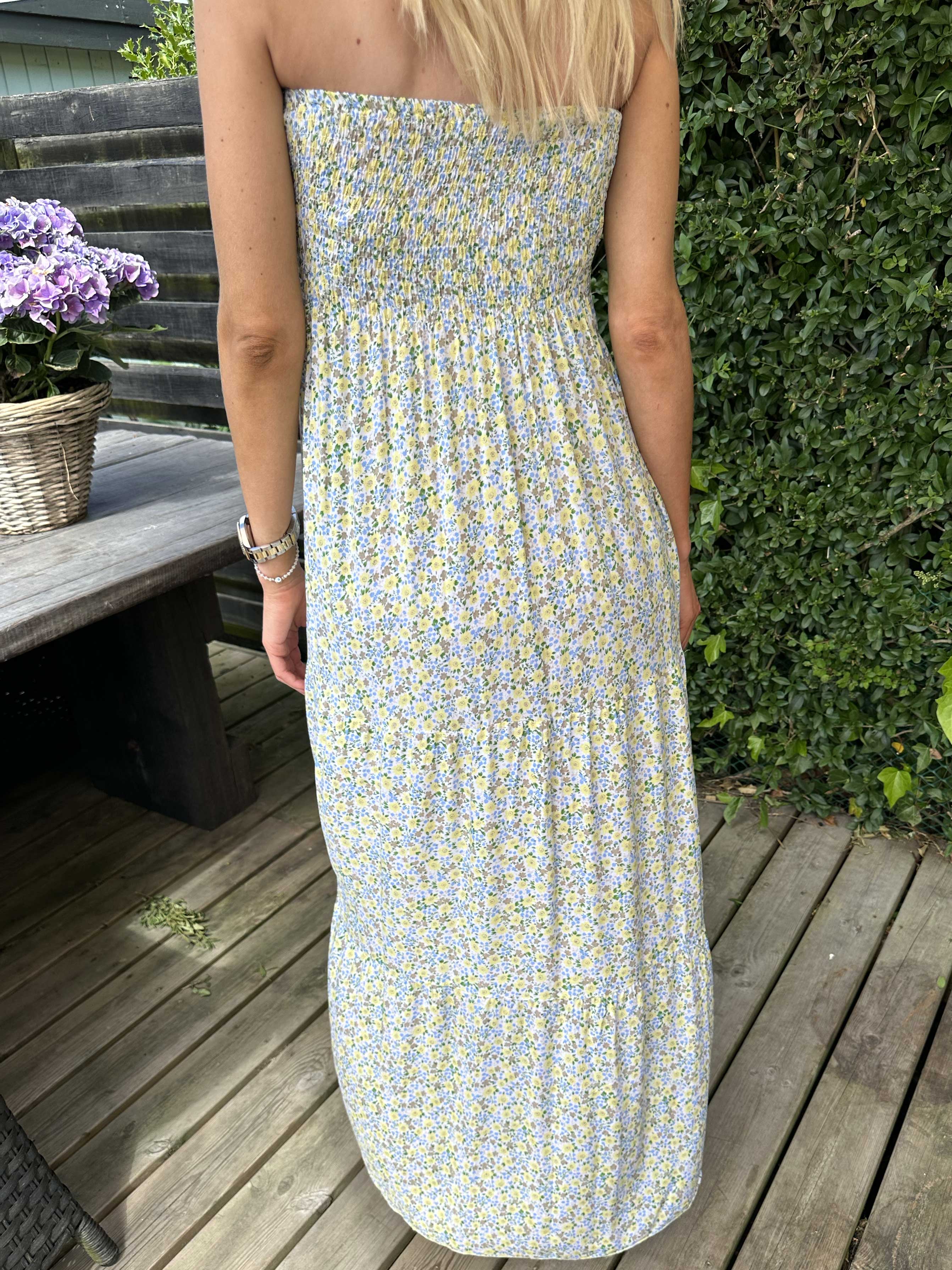 Amina - Lang sommerkjole med smock ved brystet